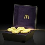 全球只有4塊!她幸運抽中「999純金麥當勞雞塊」全台暴動:當傳家之寶!