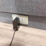 插座不通電!人妻拔插頭驚見老公藏私房錢…照片曝光:太高招