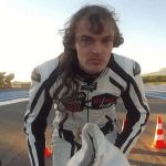 超跑輸改裝自行車…起跑法拉利直接被自行車甩在後頭