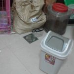 她每天睡覺都會聞到詭異味道,直到她發現地上這個金屬蓋後「意外揭發房東的惡劣行徑」