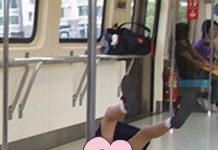 搭捷運抓握把「扮泰山」,學生妹下秒「雙腳大開」糗跌!