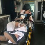 女子刺青才三分鐘,就嚇到昏厥送醫!醒來發現腿上「異狀」大崩潰!網友笑翻