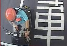 騎車真的要小心,避免發生這種親密熱吻的事情!!