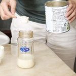 太驚悚了,半夜人夫起床幫忙泡奶,竟然泡出「土色奶」!?